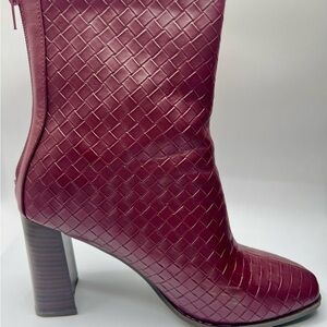 Elegant Burgundy Women's Boots